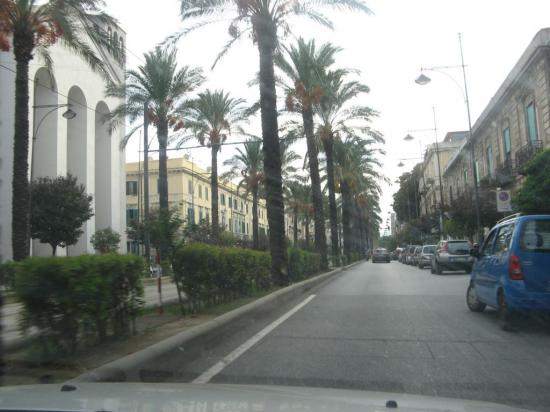 Узенькие улочки, но пробок нету