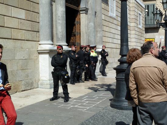 спецназ каталонской полиции