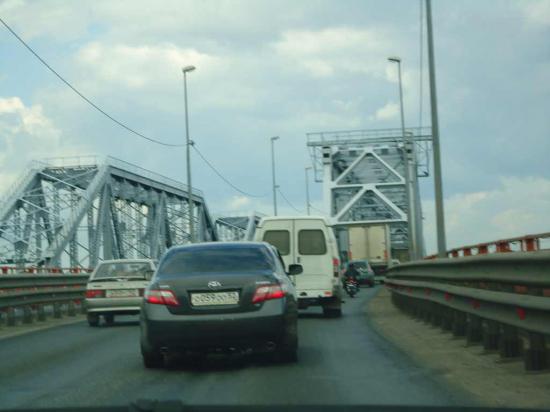 Два в одном-авто и ж.д. мост через великую русскую реку Волга. 