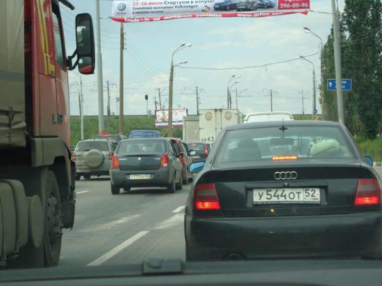 Заняли место в очереди для выезда за город