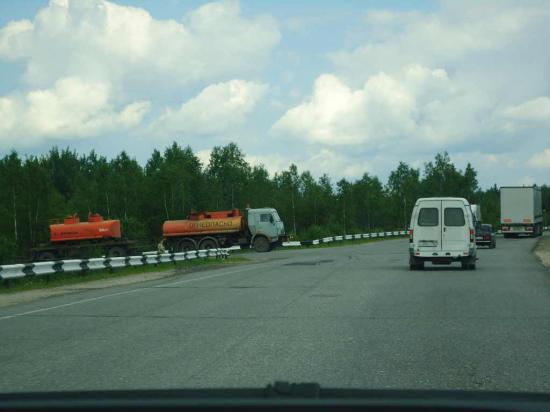 Нам сейчас сворачивать налево