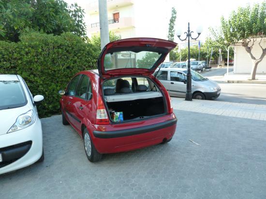 приехали к отелю, на следующий день предстоит путь на восток