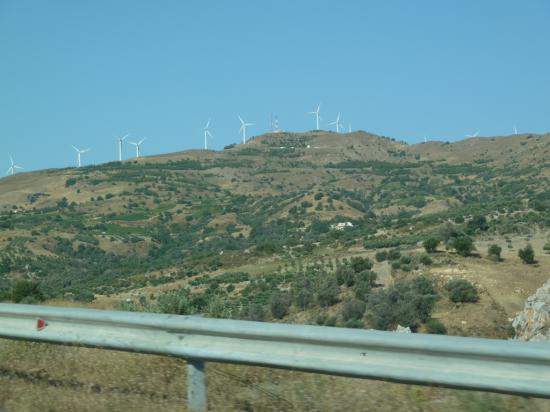 в горах все в ветряных электростанциях