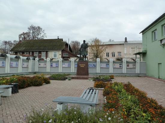 памятник купечеству, говорят, что единственный в стране