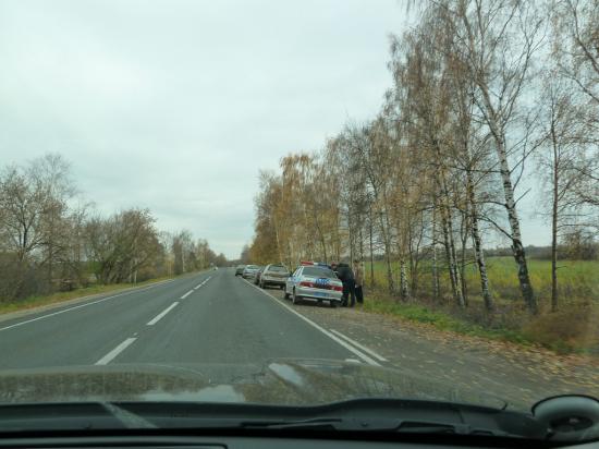 долгое время был обгон запрещен, все эти автомобили пересекли сплошную при обгоне. Наверное, инспектор всех спросил : "Где работаете....?"