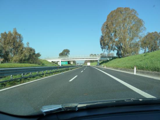 Выехали на автостраду до Чивитавеккии, с которой нам скоро съезжать