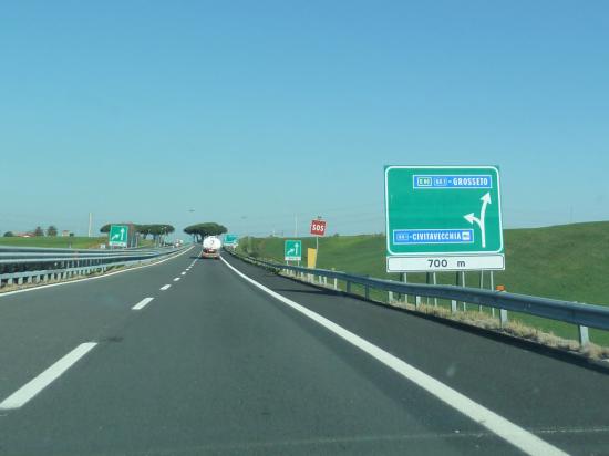 Съезжаем на Гроссето, ориентируемся по атласу дорог