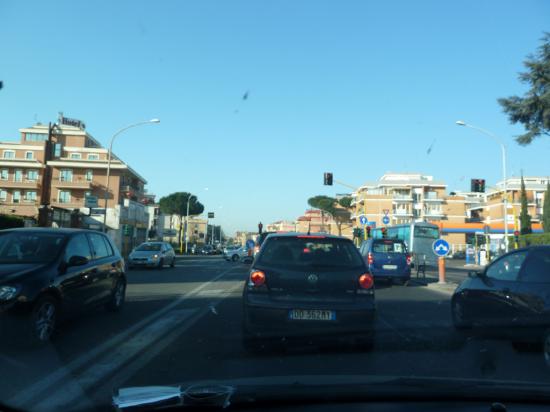 Пытаемся доехать до кольцевой, она должна быть через пару километров