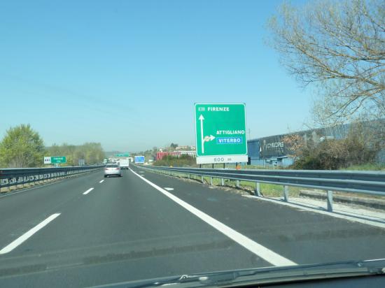 Вышли на автостраду, держим прямой путь до Флоренции
