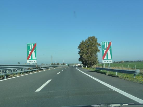 Дальше только проселочная дорога до автострады А1