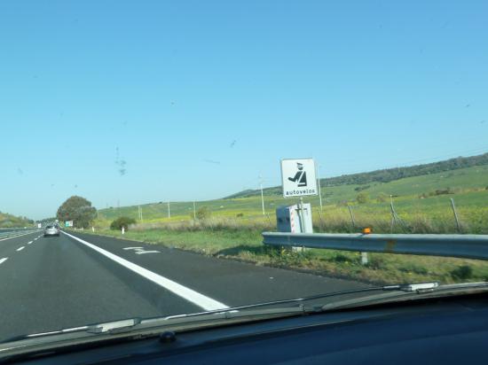 Здесь везде знаками предупреждают возможный электоронный контроль скорости