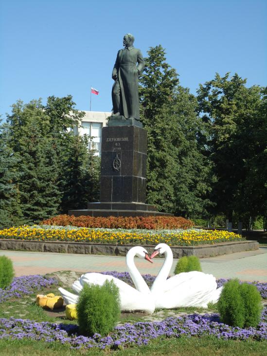 М г дзержинск. Г Дзержинский Нижегородской области. Площадь Дзержинского Дзержинск. Памятник Дзержинскому город Дзержинск. Достопримечательности Дзержинска Нижегородской области.