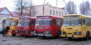 В Санкт-Петербурге сгрудились в кучу железа  автобусы