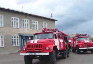 Пожарная машина провалилась под московский грунт