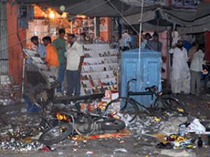 Жертвами взрывов в Индии стало около 100 человек