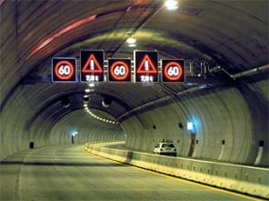 В США разбиты десятки машин из-за ДТП в тоннеле