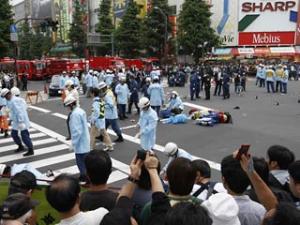 Обезумевший японец устроил резню в центре Токио