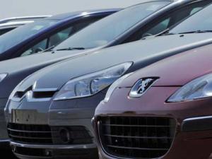 Автоконцерн Peugeot Citroen меняет в кризис директора