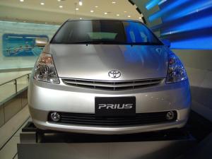 Toyota увеличила выпуск гибрида Prius
