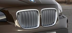 Опубликованы фотографии-тизеры будущего кроссовера BMW X1