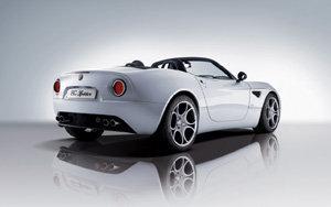 Объявлены цены на суперкар Alfa Romeo 8C Spider 