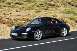 В Сети появились фото гибридного Porsche 911