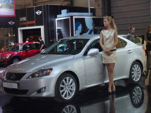 Lexus отказывается от продаж бензиновых авто