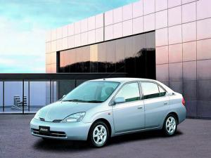 Из-за  популярности гибридов Toyota увеличивает производство автомобилей