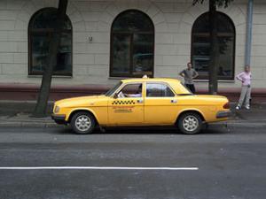 Питерские таксисты пожаловались в Смольный на бомбил
