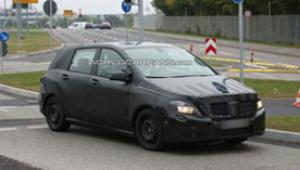 В Сети опубликованы фото Mercedes-Benz B-класса 2012 модельного года