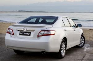 Начался выпуск гибридных Toyota Camry