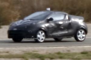 В Сети опубликованы фото нового Renault Twingo CC 2011 