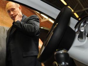 Путин объявил о восстановлении автопрома