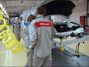 ГАЗ не знает с кем выпускать легковой автомобиль ГАЗ не знает с кем выпускать легковой автомобиль