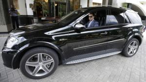 Медведев впервые проехал самостоятельно по Москве за рулем автомобиля
