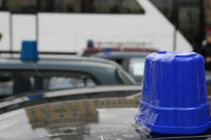 Активист с синим ведром растоптал автомобиль ФСО Активист с синим ведром растоптал автомобиль ФСО