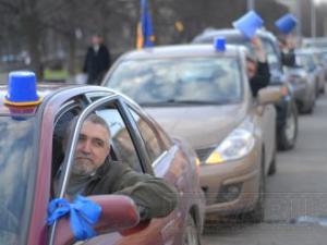 Авто с синими ведрами  пропускали как автомобили чиновников