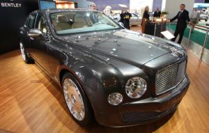  Bentley показала в Москве шикарный лимузин Mulsanne
