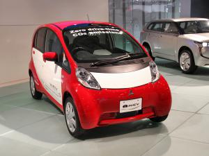 Первый в мире серийный электромобиль Mitsubishi i-MiEV в Москве