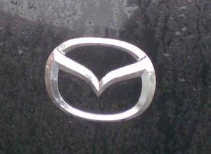 В Лос-Анджелесе представят спортивную Mazda Shinari и кабриолет Chrysler 200