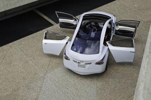 Nissan Ellure на автоподиуме в Лос-Анджелесе Nissan Ellure на автоподиуме в Лос-Анджелесе
