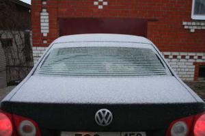 В Москве снег усложнил жизнь водителям