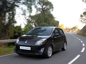 Итальянцы запретили "развратный" ролик о Renault Twingo