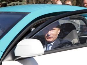 Путин без происшествий доехал на Ё-мобиле 