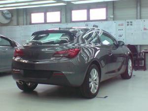 В Сеть попало фото новейшей трехдверки Opel Astra GTC 