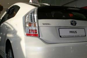 Toyota  Prius отзывают из-за рулевого управления и коробки передач