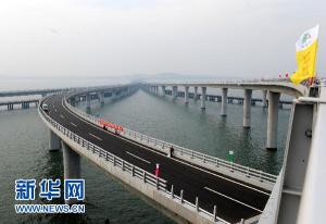 В Китае открылся самый длинный автомобильный мост в мире