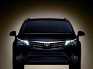 Toyota Avensis прошла фейслифтинг