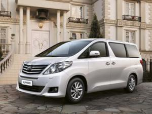 Продажи Toyota  Alphard от 2,5 млн. рублей. 