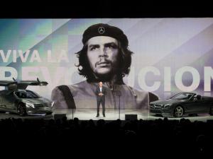 Общественность возмутилась рекламой Mercedes-Benz с образом  Че Гевары